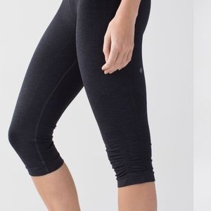 Lululemon In The Flow Crop II
Heathered Deep Coal